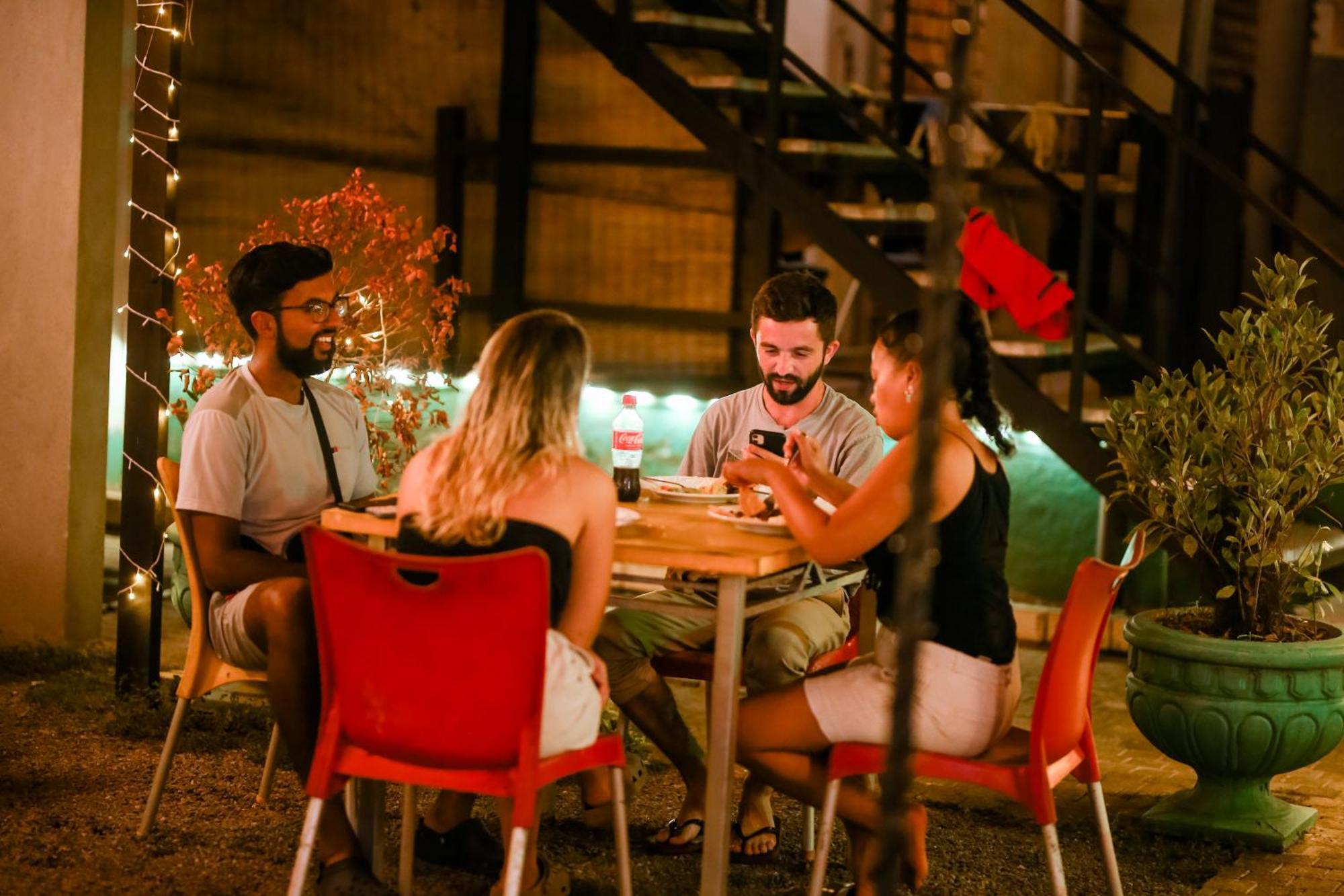 Hangover Hostels Мириса Екстериор снимка