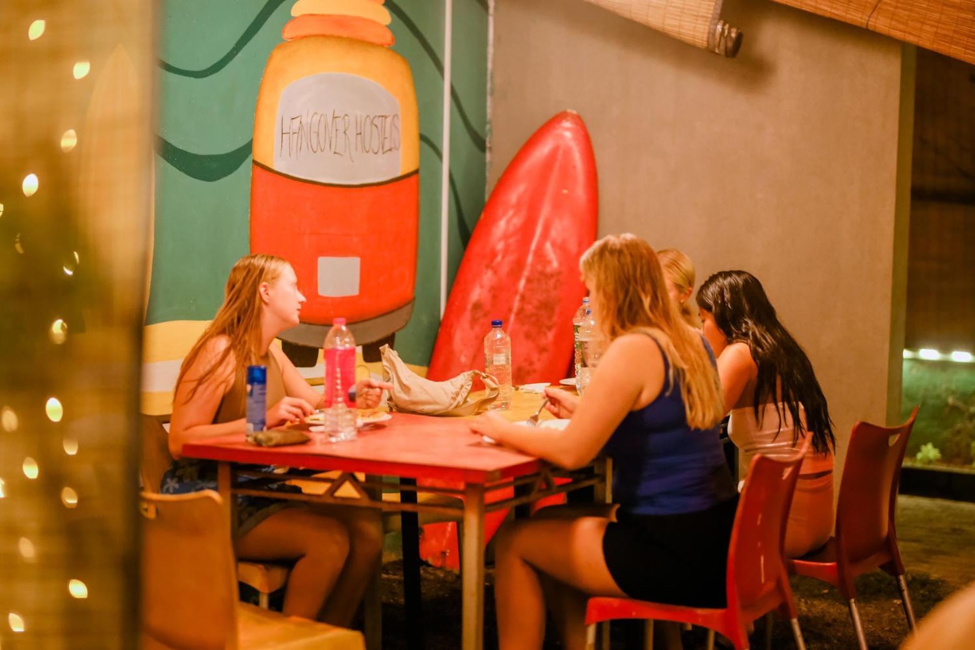 Hangover Hostels Мириса Екстериор снимка