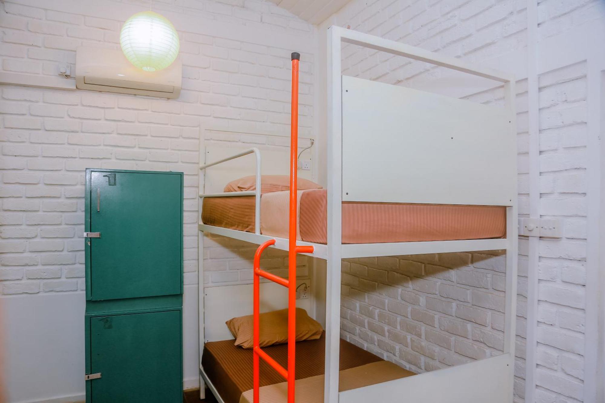 Hangover Hostels Мириса Екстериор снимка